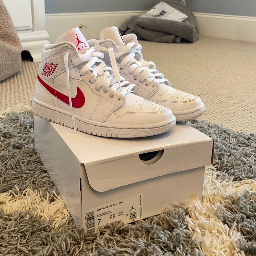 Womens Aur Jordan 1 Mid University Red